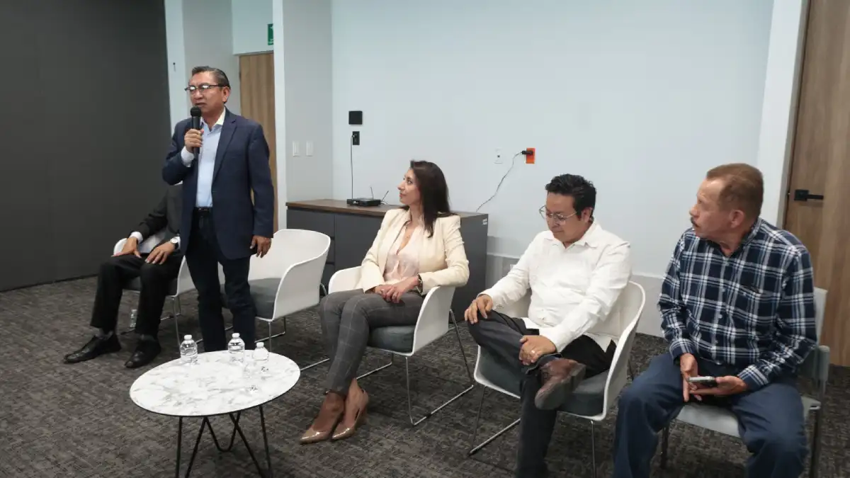 Realizan en el Congreso conversatorio sobre la “Historia del chile en nogada”