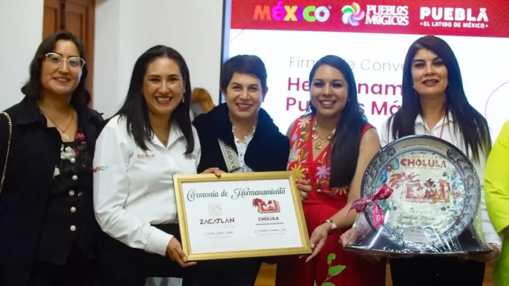 Zacatlán y San Pedro Cholula firman acuerdo de Hermanamiento