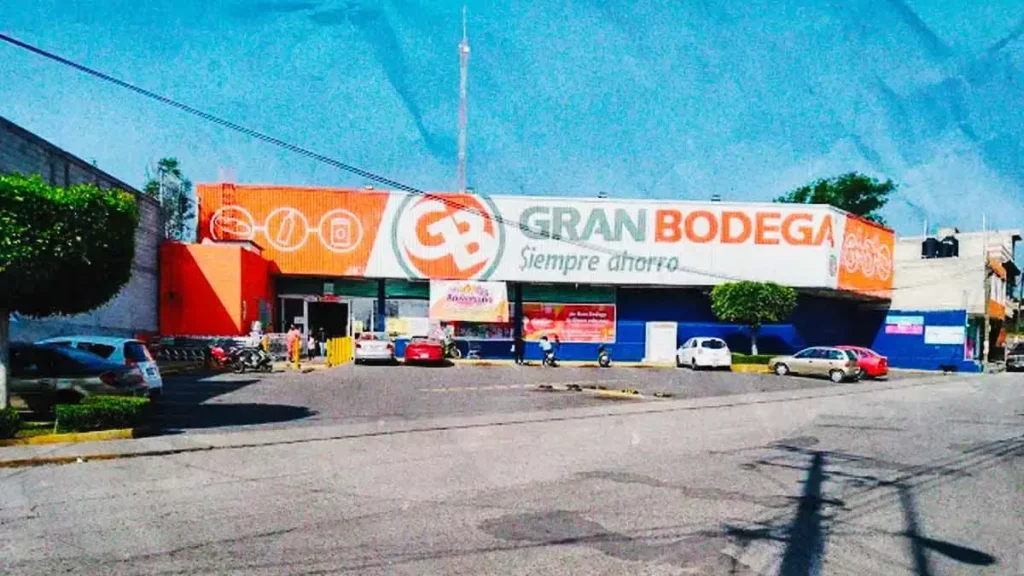 Profeco clausura Gran Bodega de Sanctorum, en Puebla, por no exhibir sus precios