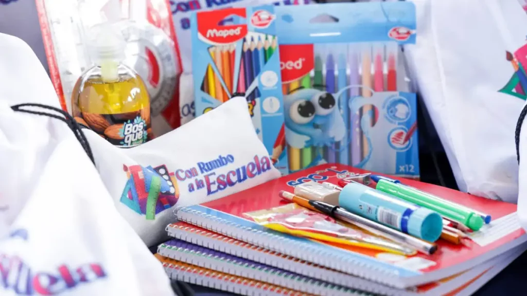 Respalda Lupita Cuautle la educación primaria con útiles escolares gratuitos en regreso a clases