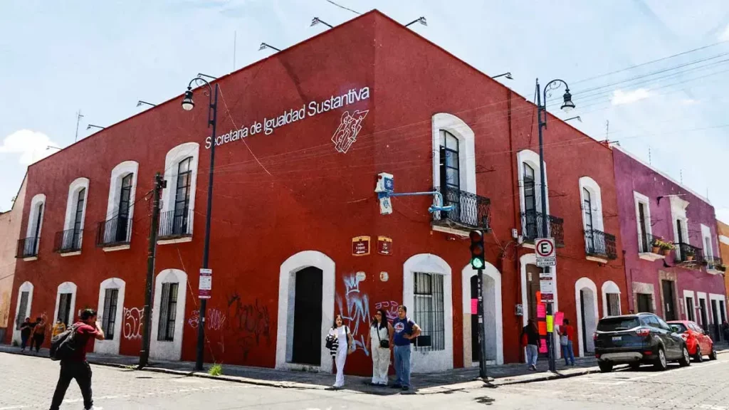 Secretaría de las Mujeres en Puebla reanuda actividades tras manifestación por atrasos en pagos
