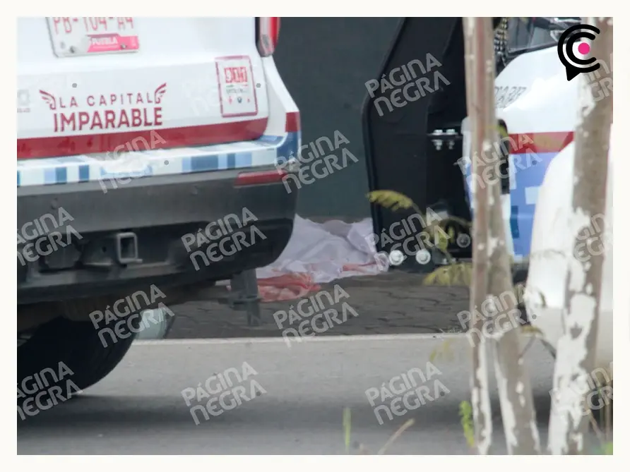 Matan a hombre y hieren a otro en autolavado de Puebla; víctima tenía historial por fraude
