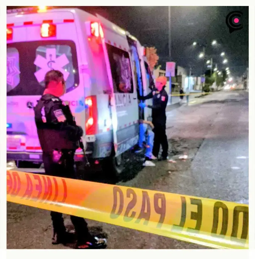 Detienen y golpean a asaltante en marisquería de Puebla; intentó robar con arma de fuego