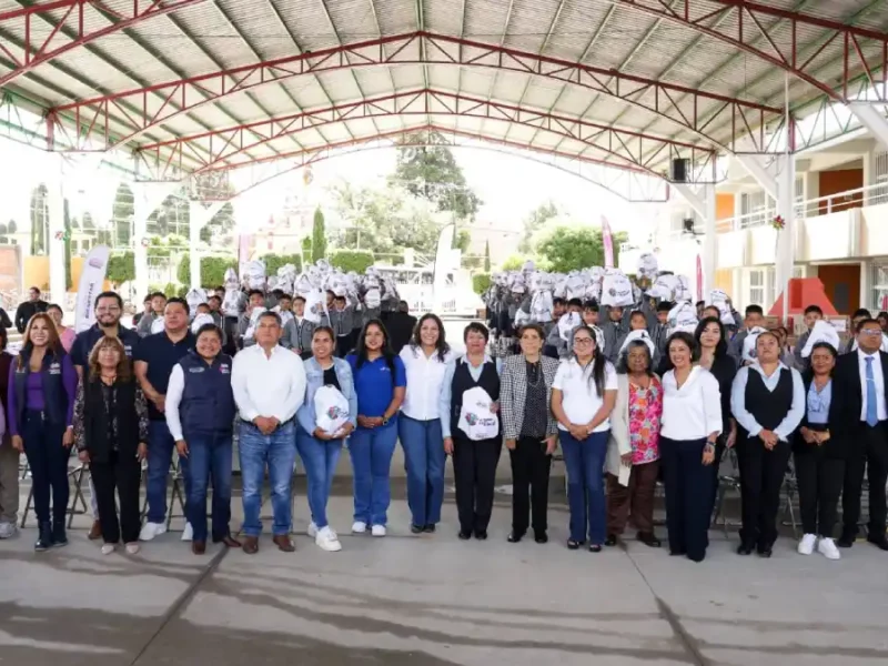 Continúa Lupita Cuautle Torres con la entrega de kits de útiles escolares gratuitos