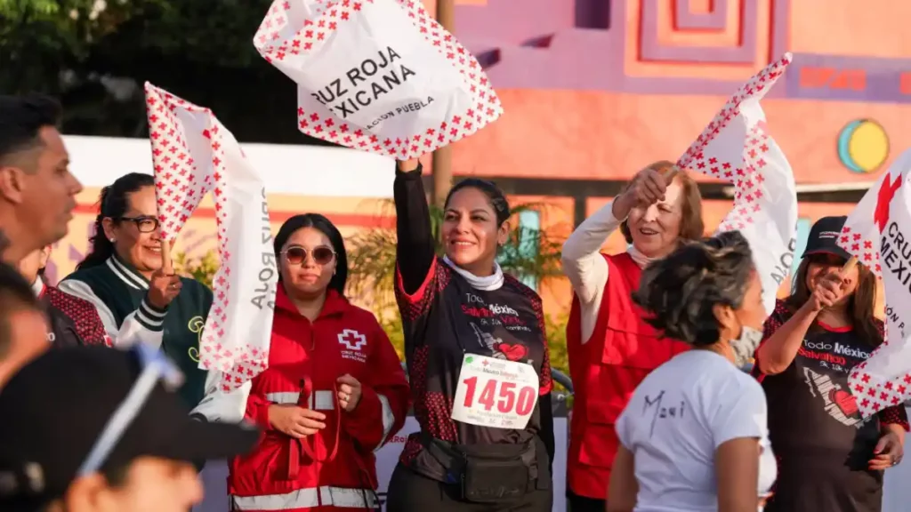 Más de mil participantes en San Andrés Cholula corren con la Cruz Roja Mexicana