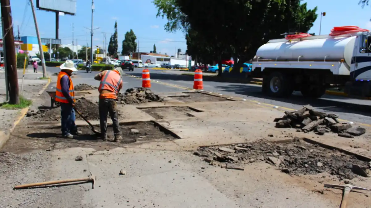 Supervisa Tonantzin Fernández obras de bacheo en San Pedro Cholula