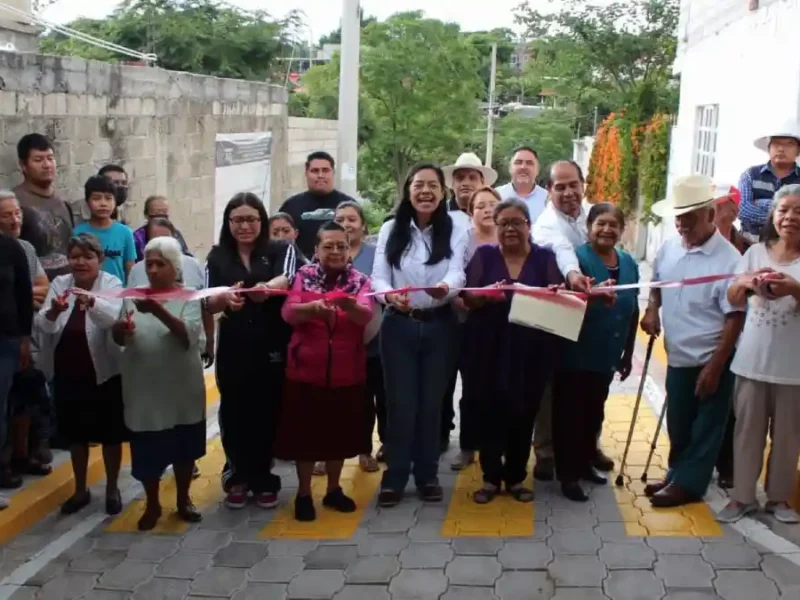 Justicia social que se construye con hechos: Ariadna Ayala entrega pavimentación en la colonia Los Ángeles en Atlixco