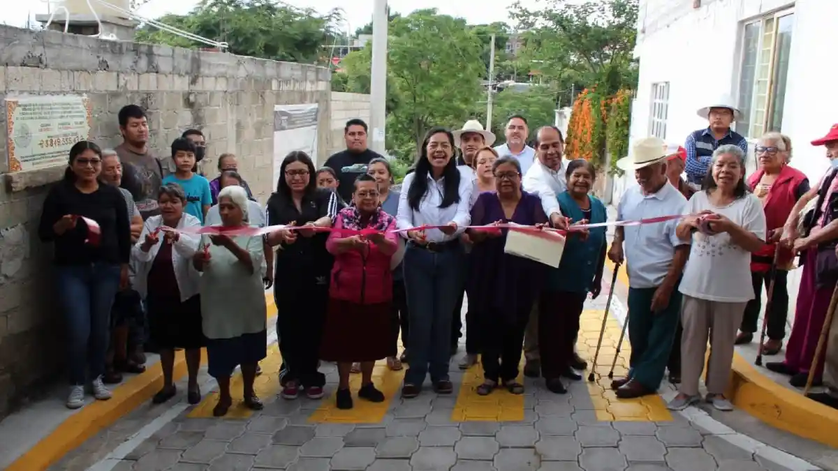 Justicia social que se construye con hechos: Ariadna Ayala entrega pavimentación en la colonia Los Ángeles en Atlixco