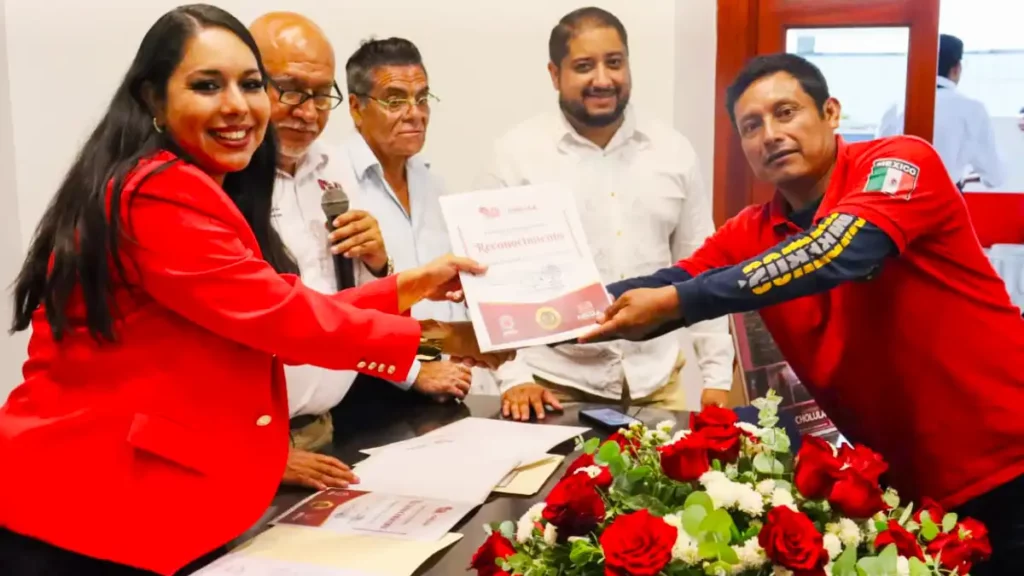 Reconoce Tonantzin Fernández a bomberos de San Pedro Cholula y la zona conurbada