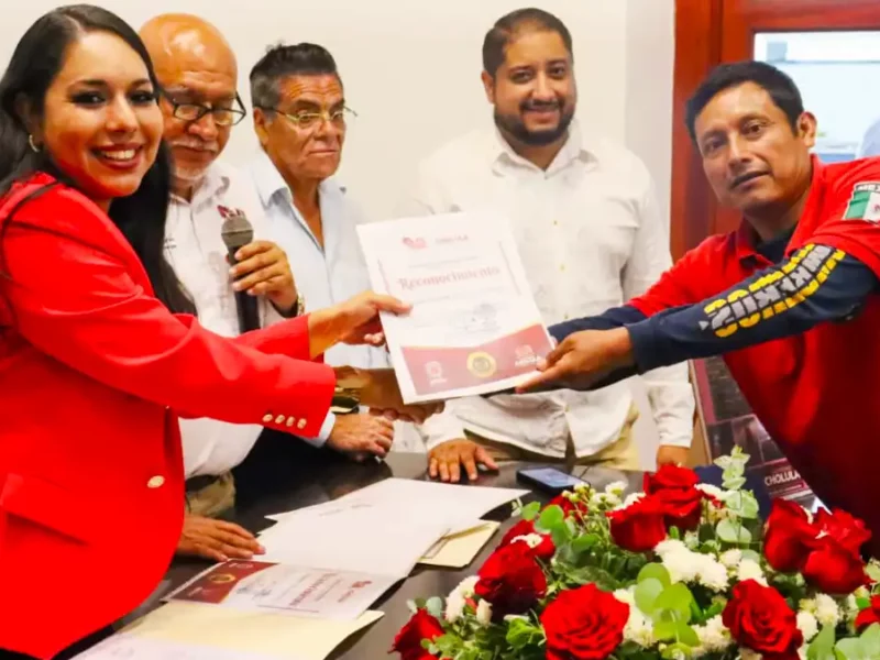 Reconoce Tonantzin Fernández a bomberos de San Pedro Cholula y la zona conurbada