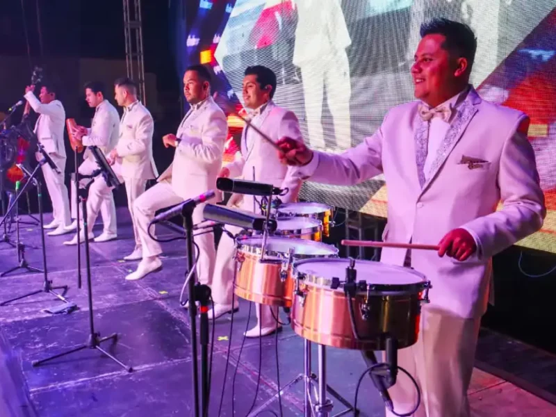 La Sonora Santanera puso a bailar a grandes y chicos en la Gran Feria de Cholula