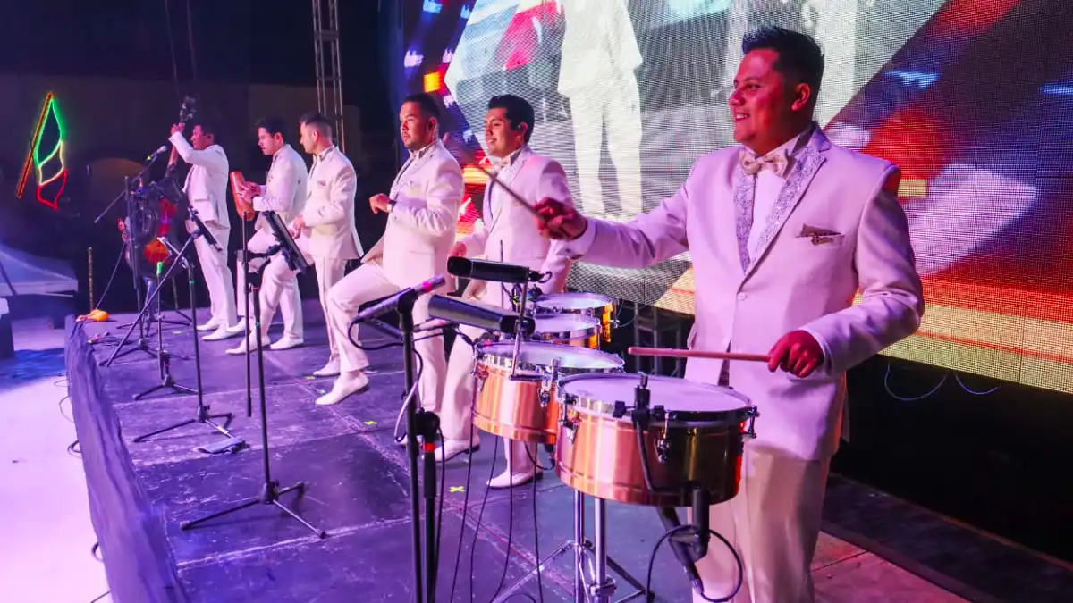La Sonora Santanera puso a bailar a grandes y chicos en la Gran Feria de Cholula