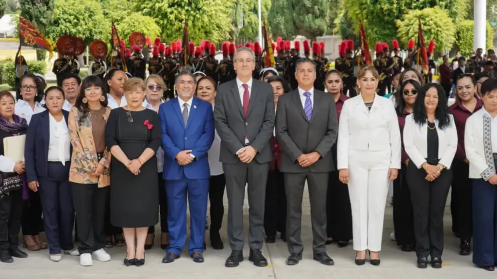 Encabeza Pepe Chedraui entrega de banderas en escuelas, juntas auxiliares e inspectorías