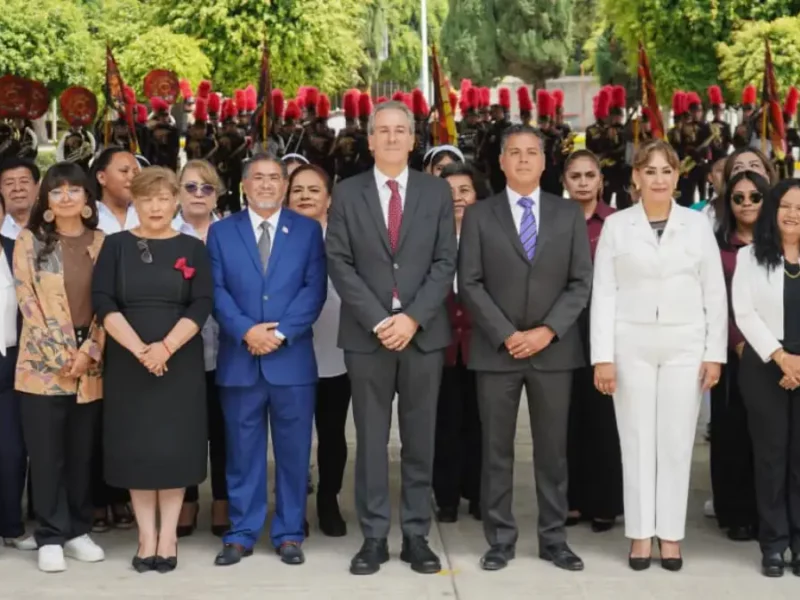 Encabeza Pepe Chedraui entrega de banderas en escuelas, juntas auxiliares e inspectorías