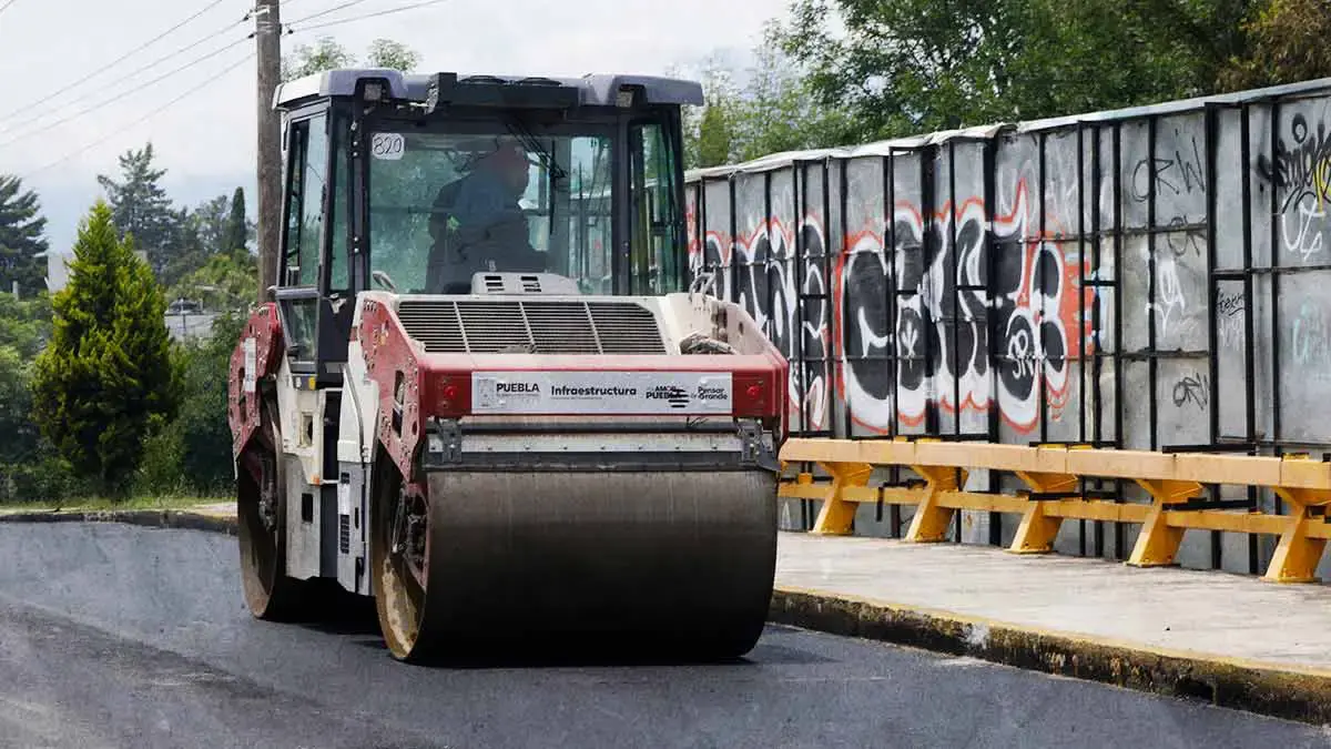 Ayuntamiento de Puebla pagará sueldos de trabajadores que realicen pavimentación de calles con maquinaría estatal