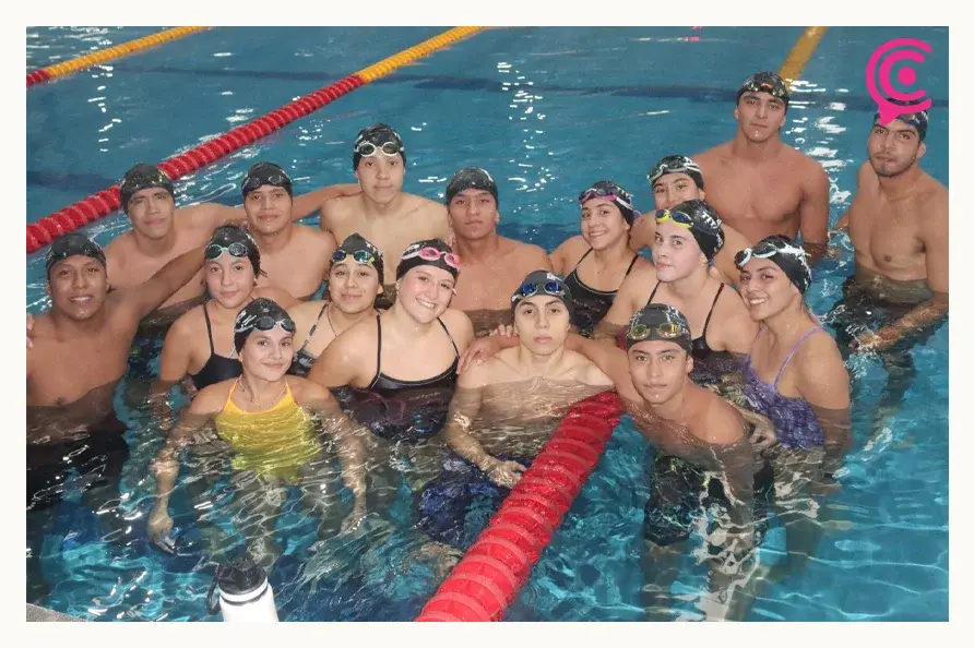 Ella es María José Decuir, nadadora medallista del Club Titanes Alpha Puebla