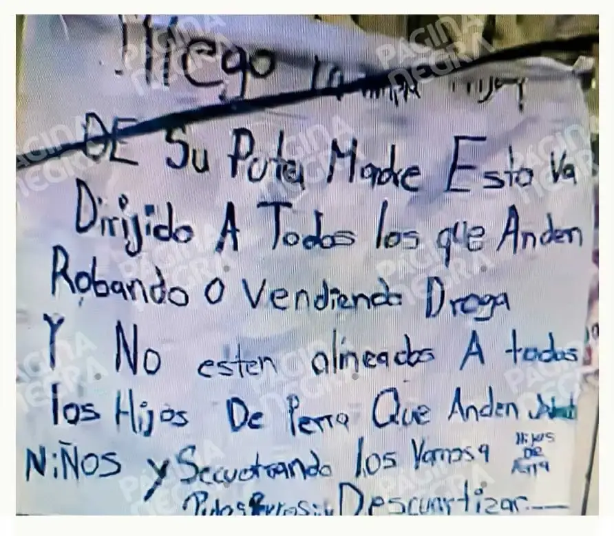 Tras enfrentamiento armado dejan narcomensaje en puente peatonal de Amozoc