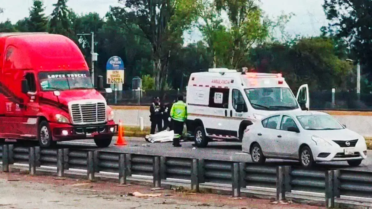 Motociclista murió tras choque en la autopista México-Puebla; iba zigzagueando entre los autos