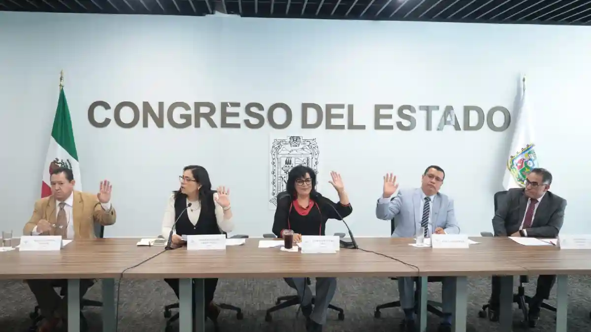 Avalan en Comisión del Congreso iniciativa para promover la inclusión de mujeres conductoras en el transporte público