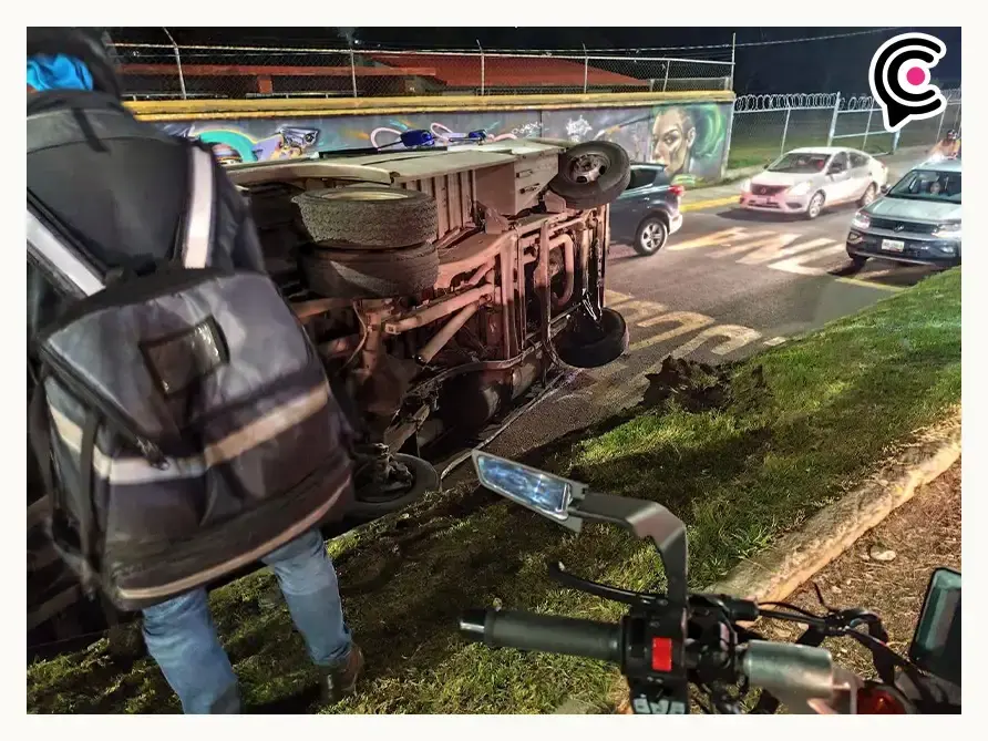 Ruta 52 volcó en Bosques de San Sebastián, Puebla; accidente dejó 25 heridos, cinco necesitaron hospitalización