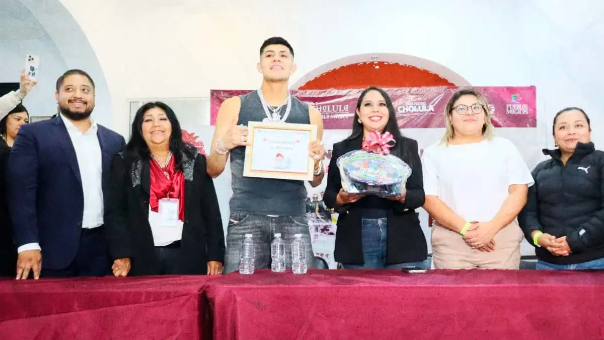 El Bogueto estrena canciones inéditas durante su concierto en San Pedro Cholula