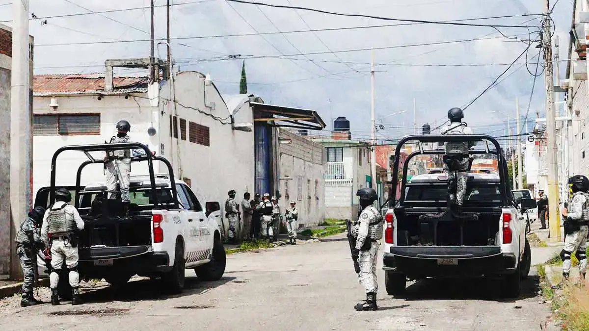FGR y Guardia Nacional catean bodegas en colonia Tepeyac, Puebla; hayan tráiler con carga robada