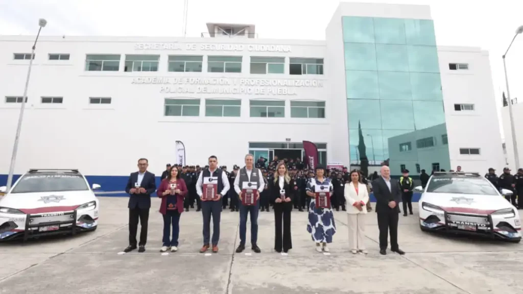 Encabeza Pepe Chedraui ceremonia de clausura de capacitación a policías de la ciudad sobre órdenes de protección