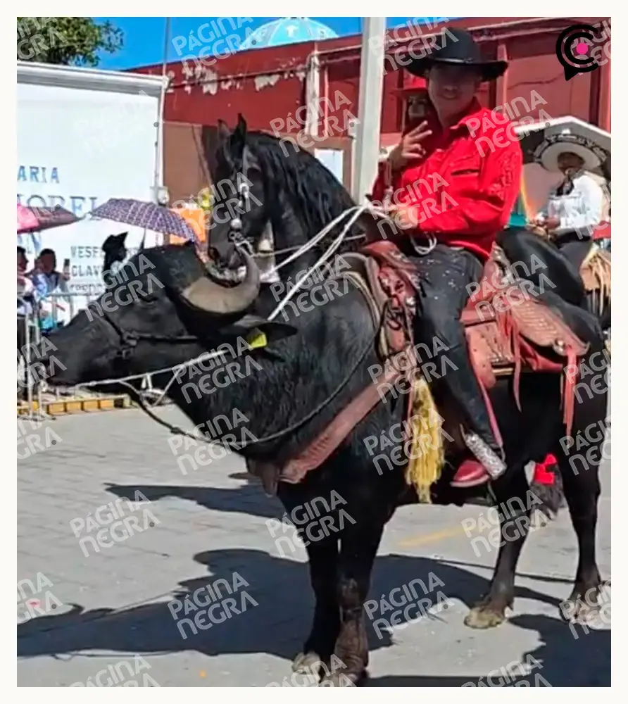 "El Mono", capo del narcomenudeo, encabezó el desfile de Independencia en Amozoc, Puebla