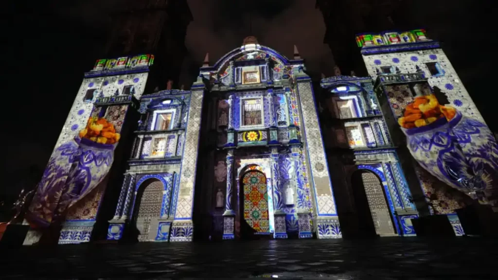 Inaugura Pepe Chedraui proyecciones del videomapping "Septiembre Brilla" en la fachada de Catedral