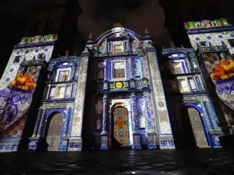 Inaugura Pepe Chedraui proyecciones del videomapping "Septiembre Brilla" en la fachada de Catedral