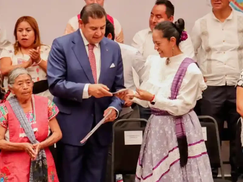 Con música y tradición, Ariadna Ayala realiza convite al gobernador para el Huey Atlixcáyotl