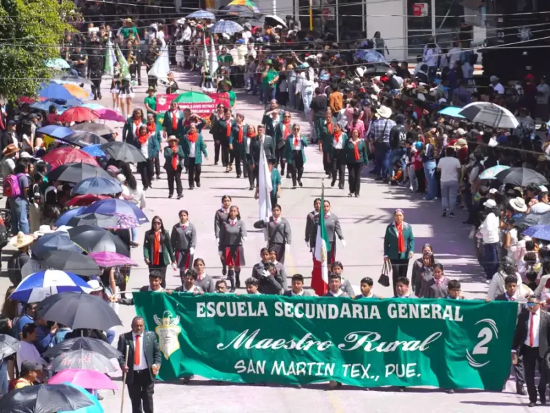 Participaron en Texmelucan más de siete mil personas en el desfile conmemorativo al inicio de la Independencia de México