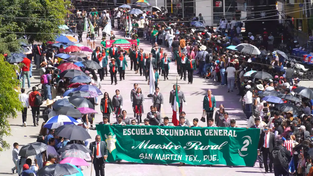 Participaron en Texmelucan más de siete mil personas en el desfile conmemorativo al inicio de la Independencia de México