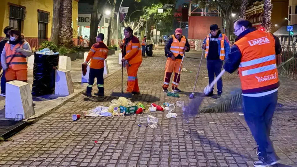 Refuerza OOSL acciones de limpieza tras el desfile y celebraciones patrias en la capital