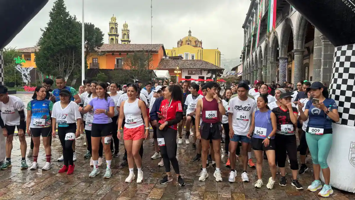 Más de 200 personas participaron en cabalgata y carrera de la Independencia en Zacatlán
