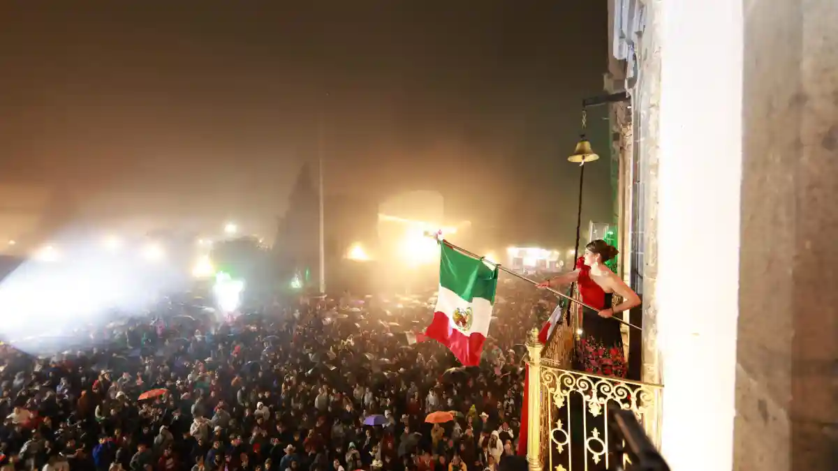 Ante 5 mil personas, Bety Sánchez da su primer Grito de Independencia