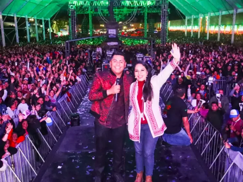 Miles de asistentes disfrutaron de la Plaza de la Concordia con Jaime Guzmán y su “Sonido Famoso”