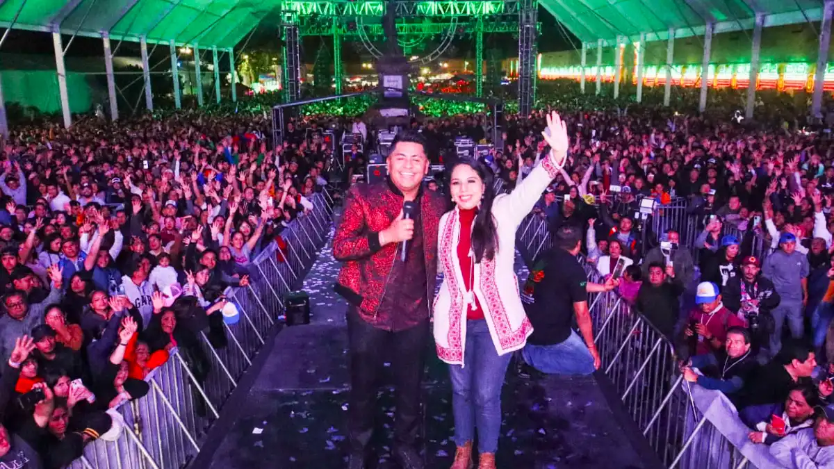 Miles de asistentes disfrutaron de la Plaza de la Concordia con Jaime Guzmán y su “Sonido Famoso”