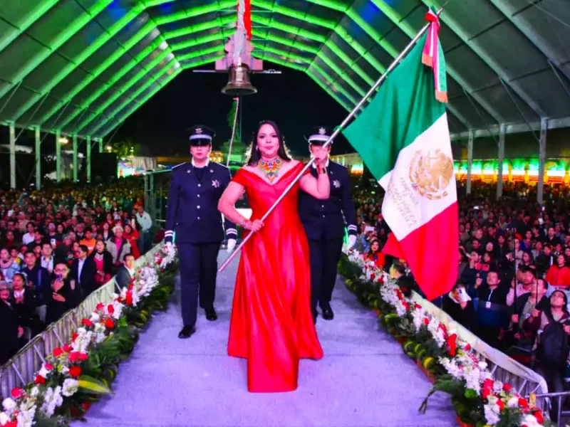 Tonantzin Fernández encabeza el Grito de Independencia en San Pedro Cholula