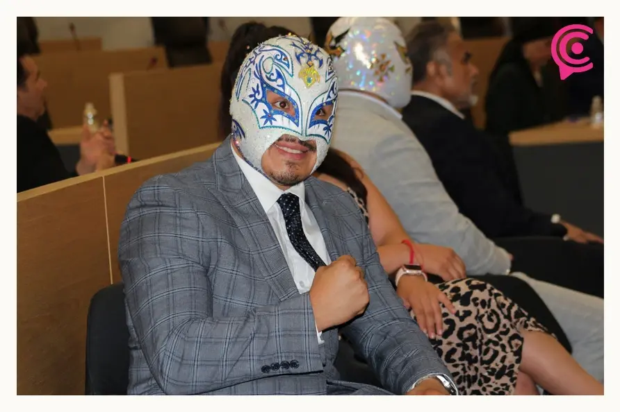 Congreso de Puebla reconoce a luchadores del CMLL en el Día Nacional de la Lucha Libre
