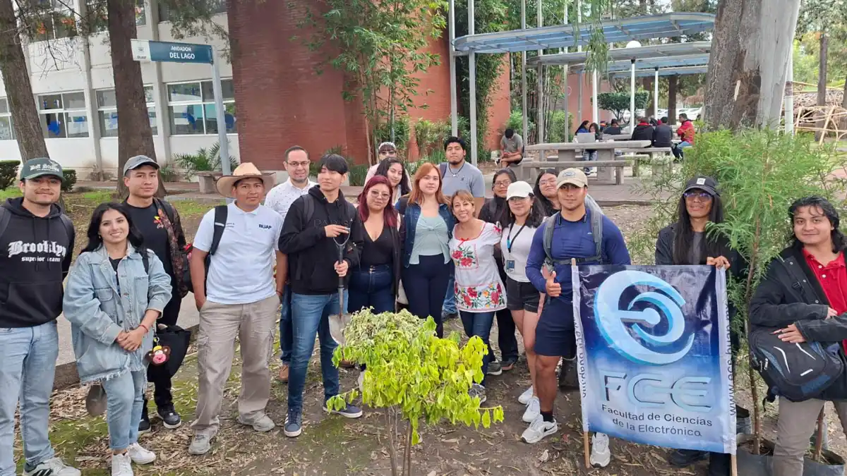 Raíces que nos unen: BUAP siembra ahuehuetes en Ciudad Universitaria