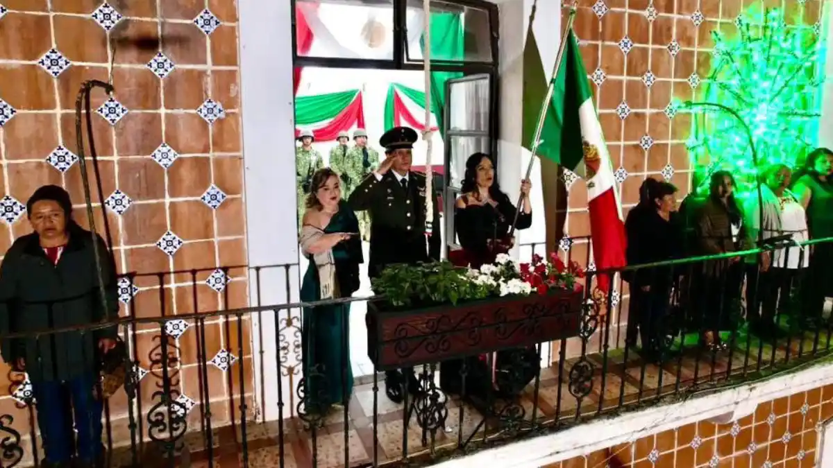 Ariadna Ayala encabeza por cuarta ocasión el grito de independencia en Atlixco, reafirmando orgullo y continuidad histórica