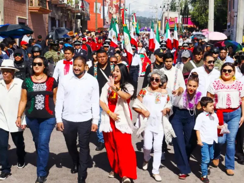 Tonantzin Fernández lidera el tradicional Desfile de Independencia