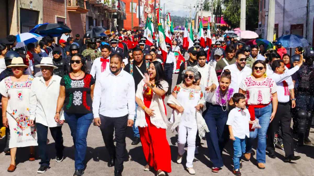 Tonantzin Fernández lidera el tradicional Desfile de Independencia