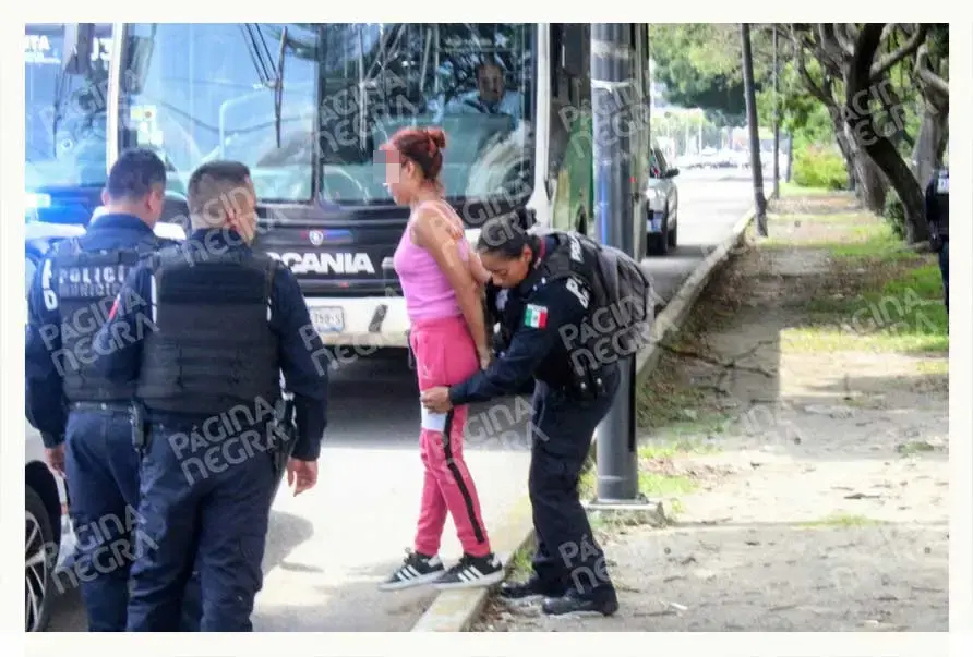 Detienen a carteristas en unidad de RUTA Puebla; les aseguran 20 celulares