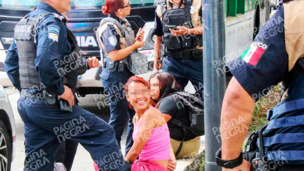 Detienen a carteristas en unidad de RUTA Puebla; les aseguran 20 celulares
