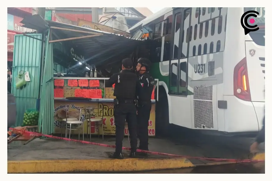 Choque de unidad de RUTA Puebla en zona de la CAPU deja nueve personas lesionadas