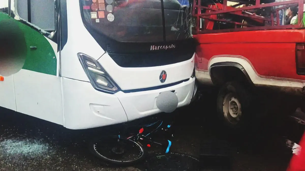 Choque de unidad de RUTA Puebla en zona de la CAPU deja nueve personas lesionadas