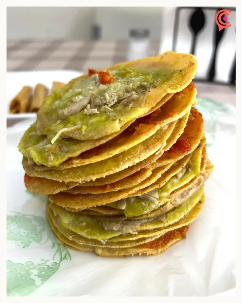 Negocio de chalupas en Puebla crea la “chalupelona” y “chalunesa” ¿Te atreves a probarlas?