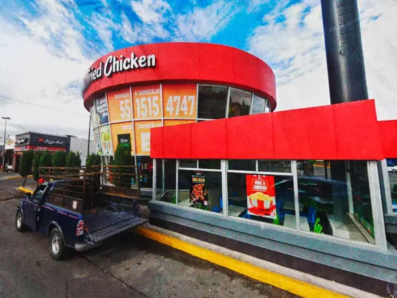 Sujetos armados asaltan KFC en Mayorazgo, Puebla; roban dinero y pertenencias de clientes
